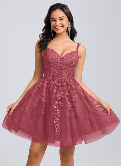 Vestido con escote en v de tul